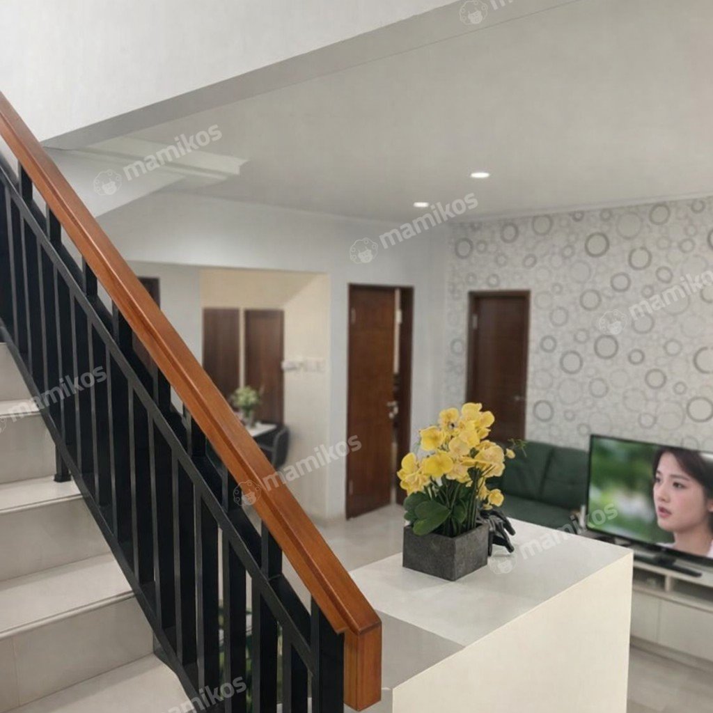 Rumah Sertifikat SHM 4 Kamar Tidur 3 Kamar Mandi Cipedak Jakarta Selatan - Photo 3
