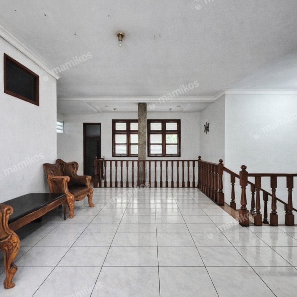 Rumah 6 Kamar Tidur 4 Kamar Mandi 2 Lantai Tanjung Duren Jakarta Barat - Photo 2