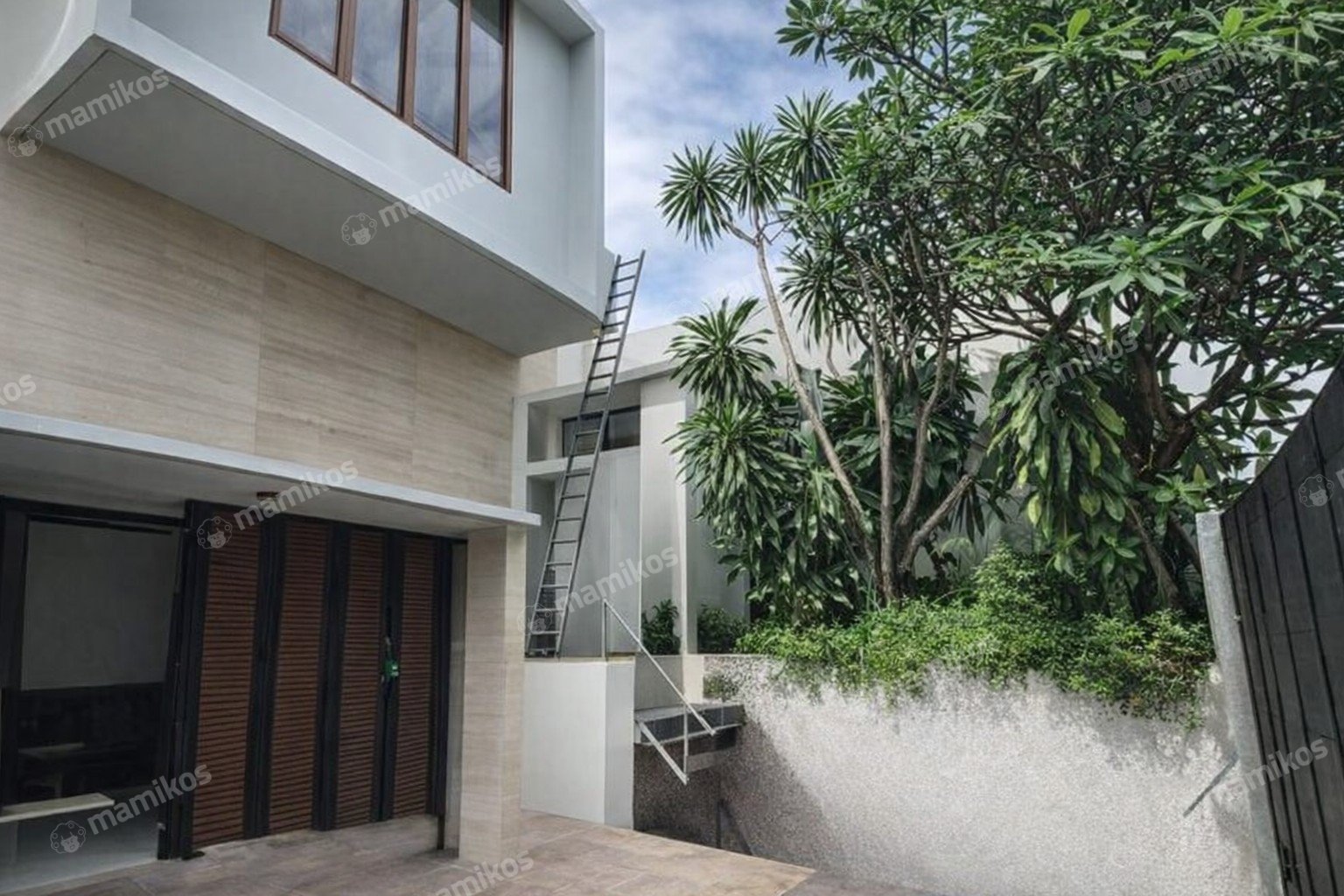 Rumah Sertifikat SHM 5 Kamar Tidur 4 Kamar Mandi Kemang Jakarta Selatan