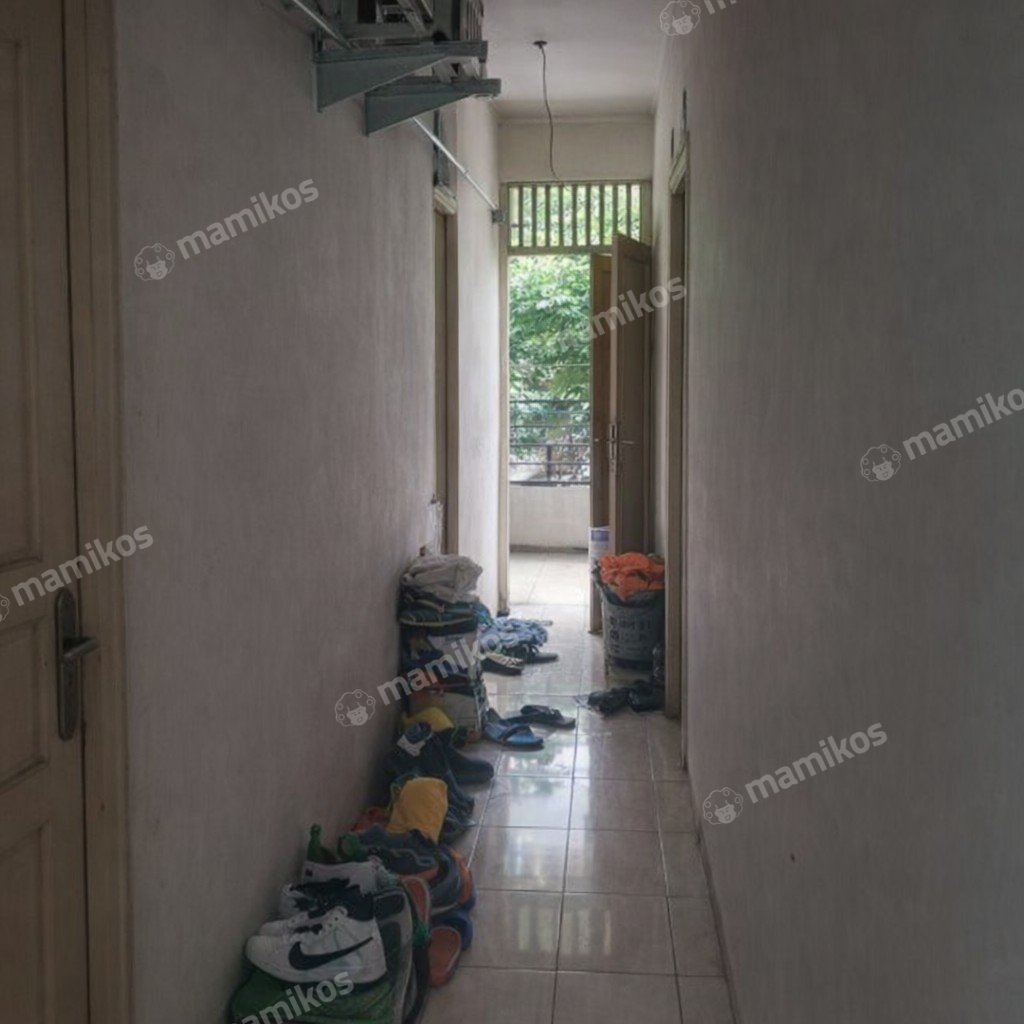 Rumah Sertifikat SHM 28 Kamar Tidur 8 Kamar Mandi Tanjung Duren Jakarta Barat - Photo 3