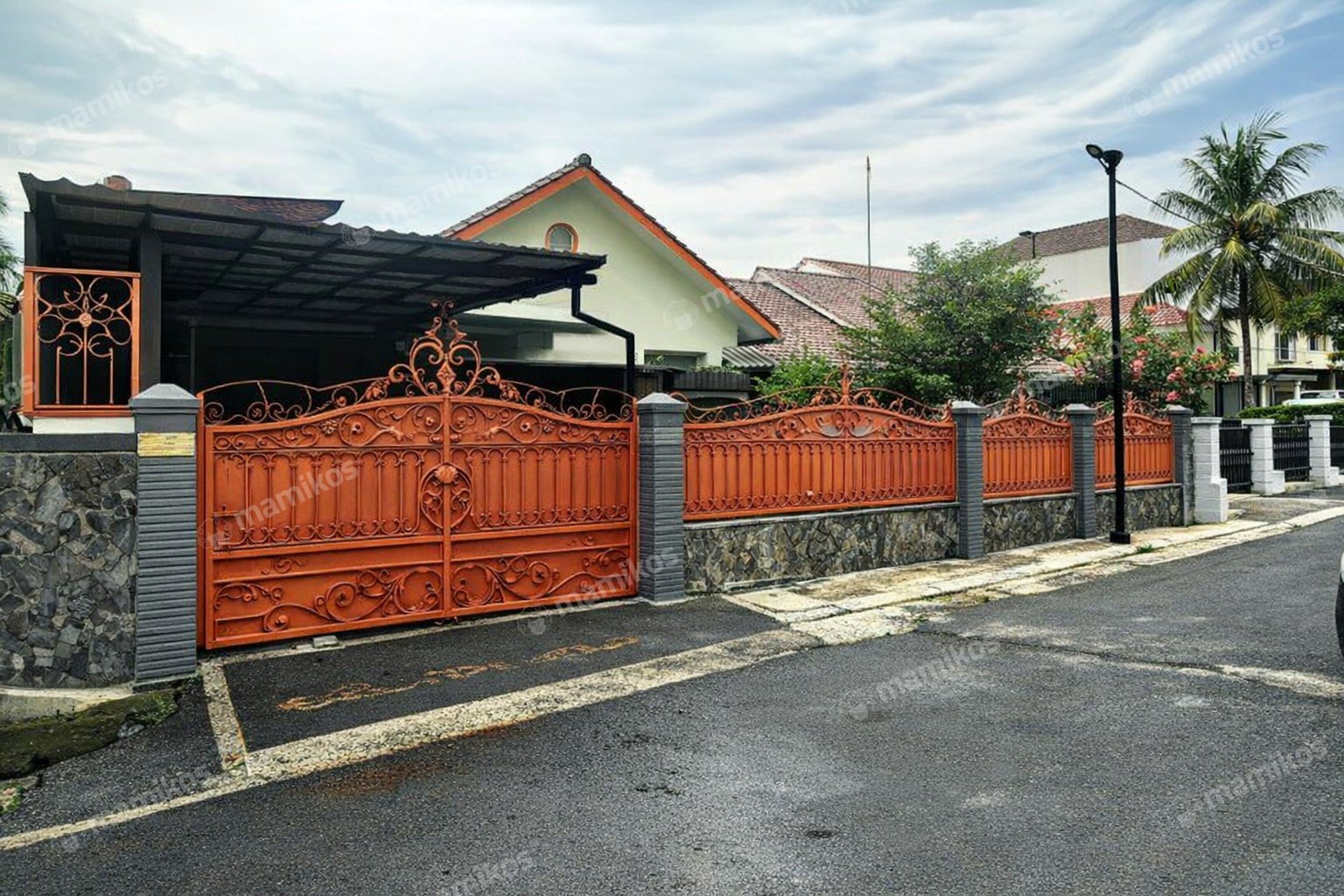 Rumah Sertifikat SHM 4 Kamar Tidur 4 Kamar Mandi Jatiwaringin Jakarta Timur