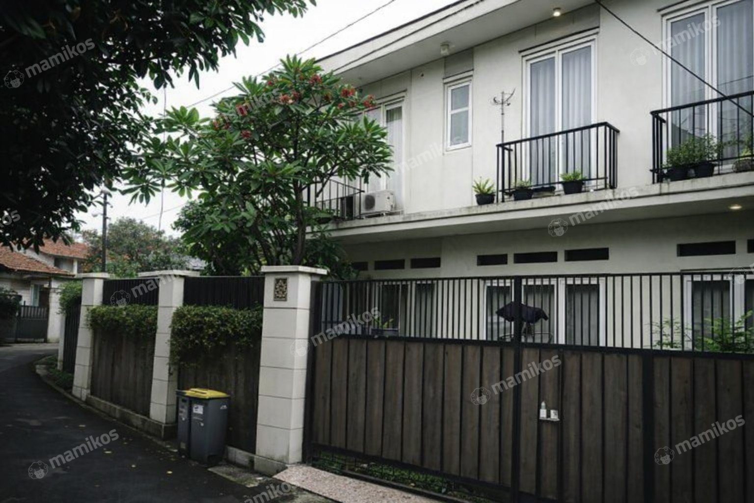 Rumah Sertifikat SHM 4 Kamar Tidur 4 Kamar Mandi Kebayoran Lama Jakarta Selatan