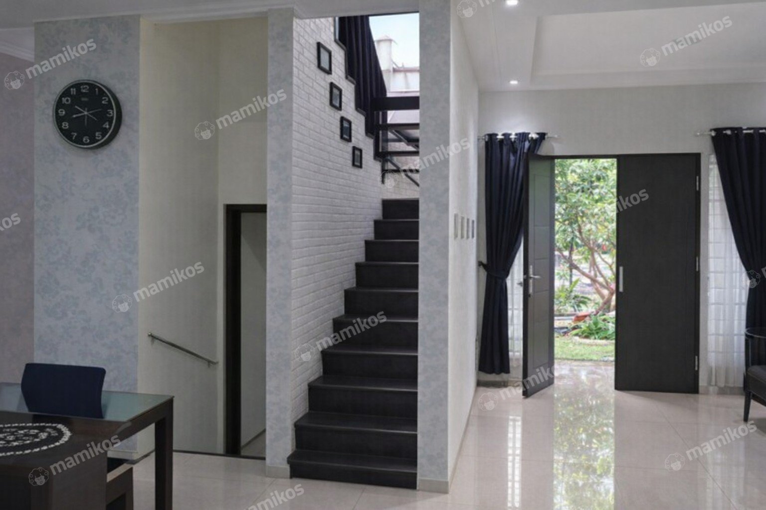 Rumah Sertifikat SHM 4 Kamar Tidur 4 Kamar Mandi Raffles Hills Jakarta Timur