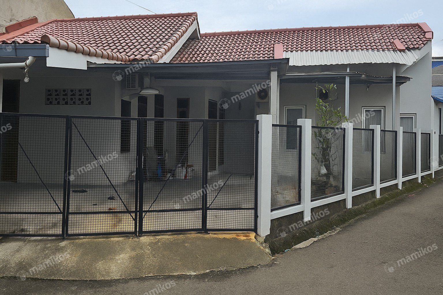 Rumah Sertifikat SHM 4 Kamar Tidur 3 Kamar Mandi Pondok Kelapa Jakarta Timur