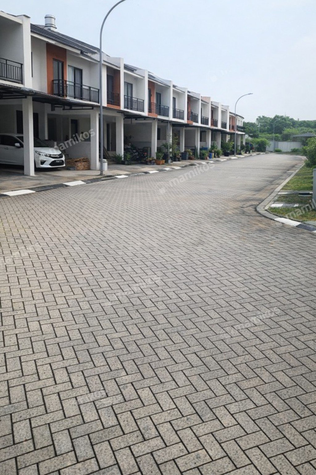 Rumah Sertifikat SHM 3 Kamar Tidur 2 Kamar Mandi Green Lake City Jakarta Barat - Photo 2