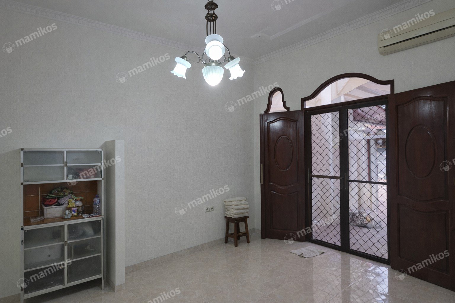 Rumah Sertifikat SHM 3 Kamar Tidur 3 Kamar Mandi Daan Mogot Jakarta Barat