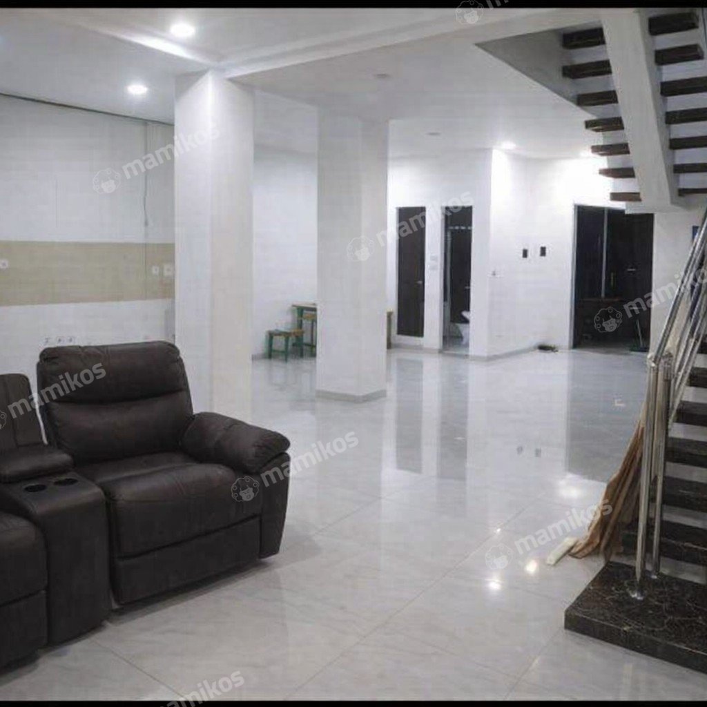 Rumah Sertifikat SHM 4 Kamar Tidur 3 Kamar Mandi Taman Surya Jakarta Barat