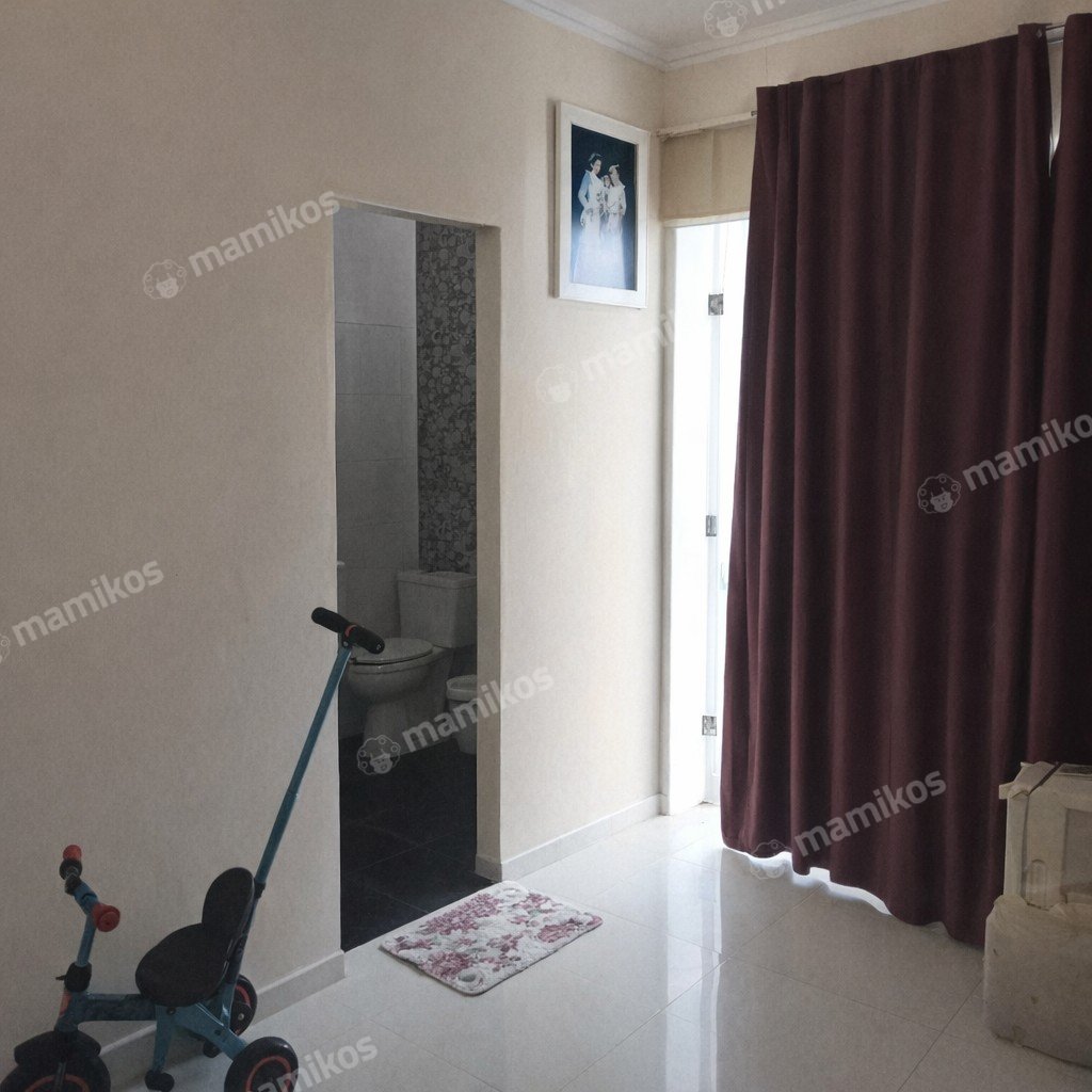 Rumah Sertifikat SHM 4 Kamar Tidur 3 Kamar Mandi Taman Surya Jakarta Barat - Photo 4