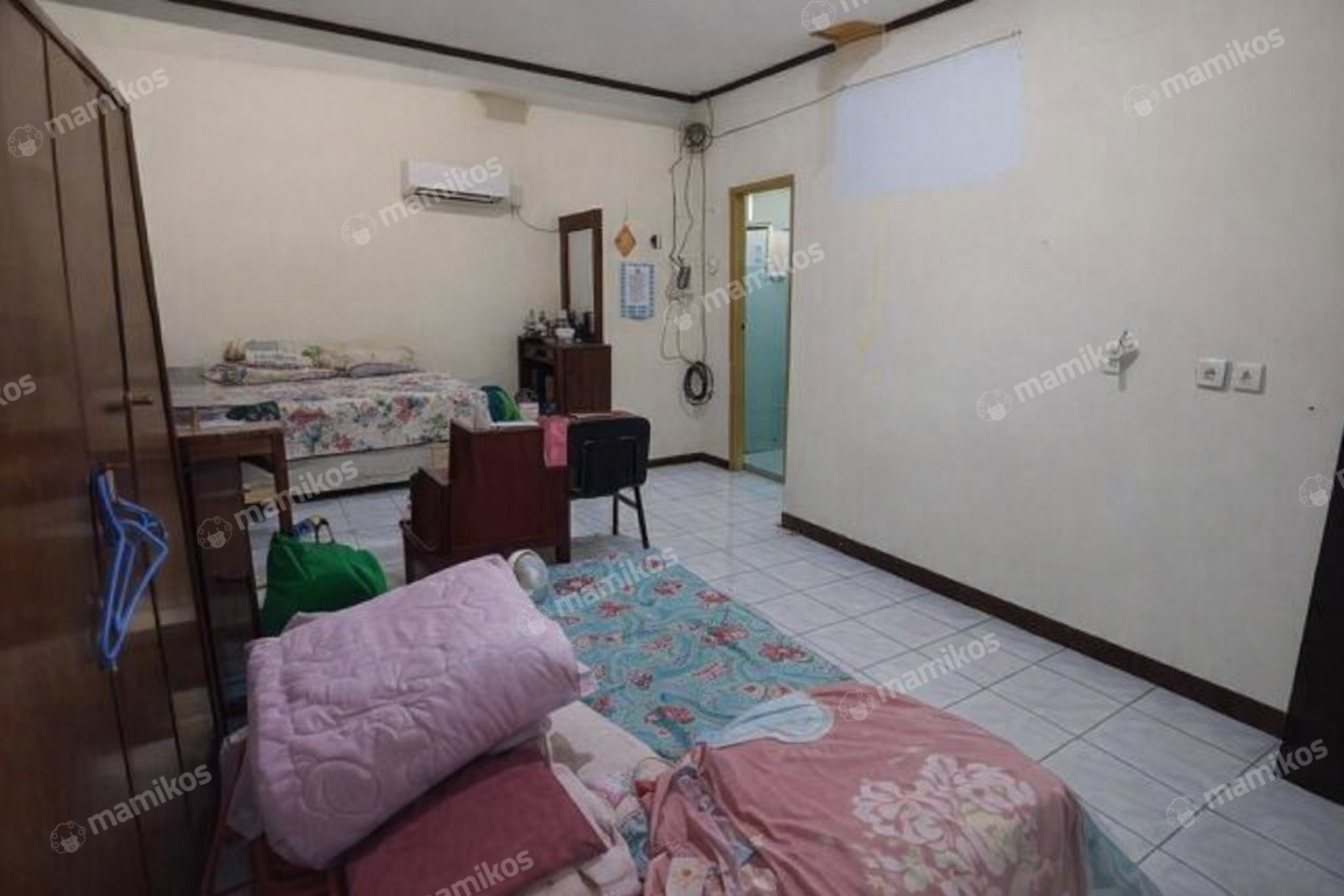 Rumah Sertifikat SHM 4 Kamar Tidur 3 Kamar Mandi Taman Kota Jakarta Barat