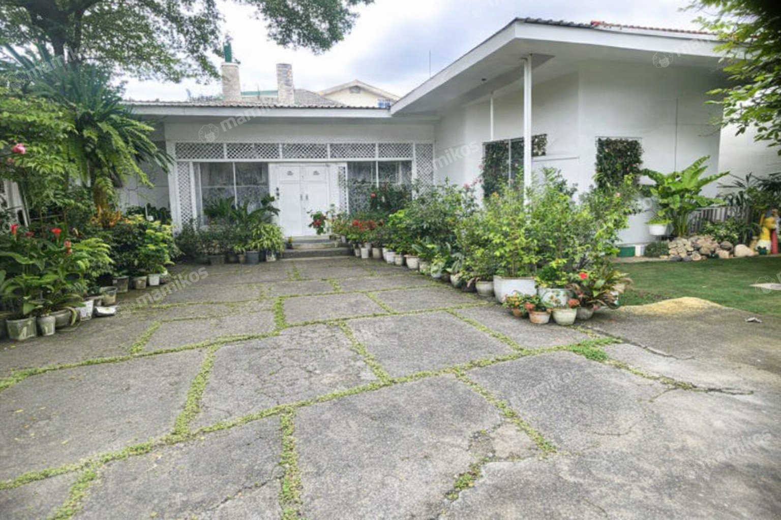 Rumah Sertifikat SHM 8 Kamar Tidur 7 Kamar Mandi Radio Dalam Jakarta Selatan