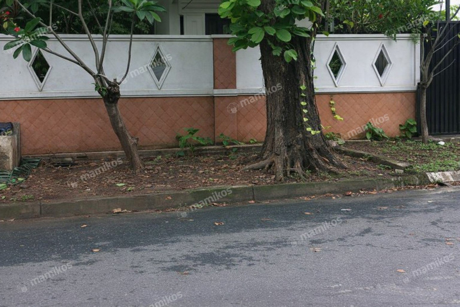 Rumah Sertifikat SHM 2 Kamar Tidur 1 Kamar Mandi Pondok Indah Jakarta Selatan