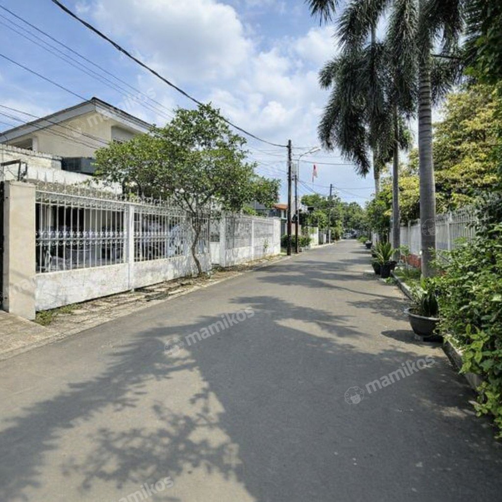 Rumah Sertifikat SHM 4 Kamar Tidur 3 Kamar Mandi Tebet Jakarta Selatan - Photo 2