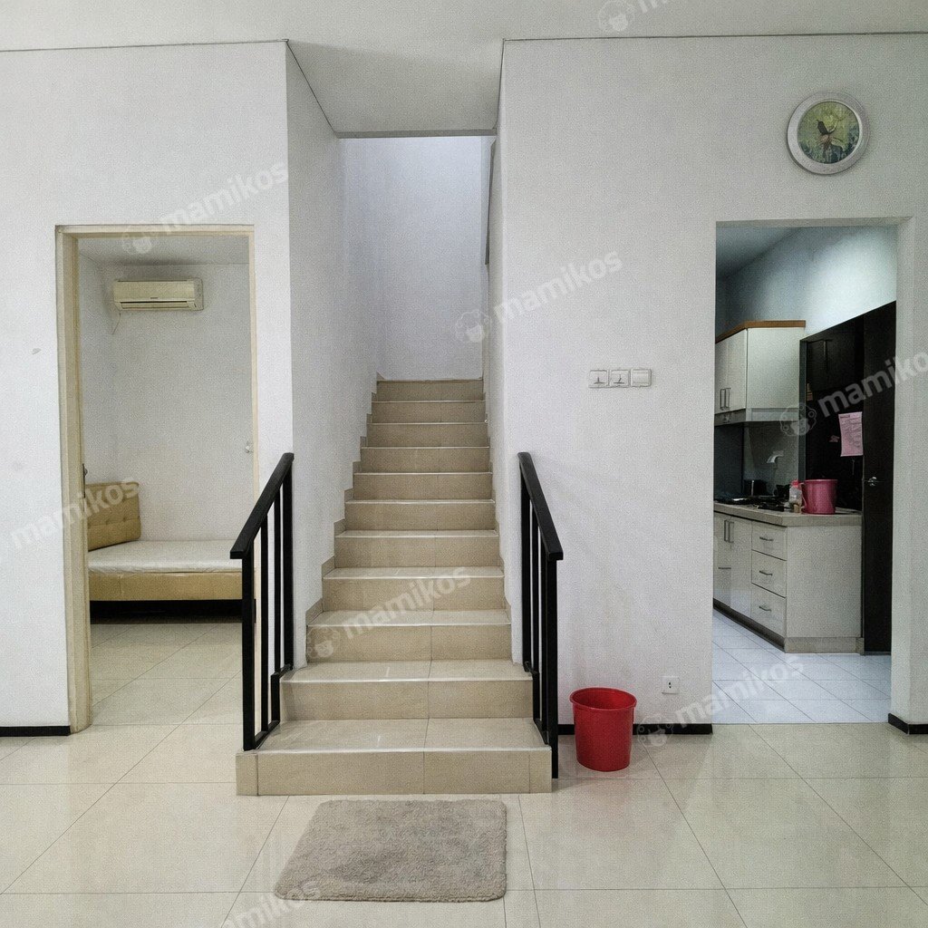 Rumah Sertifikat SHM 4 Kamar Tidur 3 Kamar Mandi Daan Mogot Jakarta Barat - Photo 2