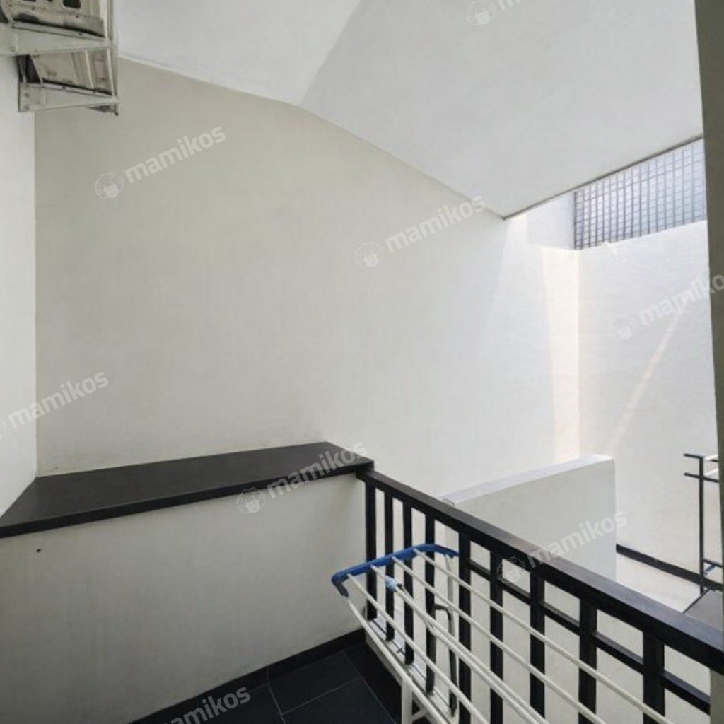 Rumah Sertifikat SHM 4 Kamar Tidur 3 Kamar Mandi Daan Mogot Jakarta Barat - Photo 3