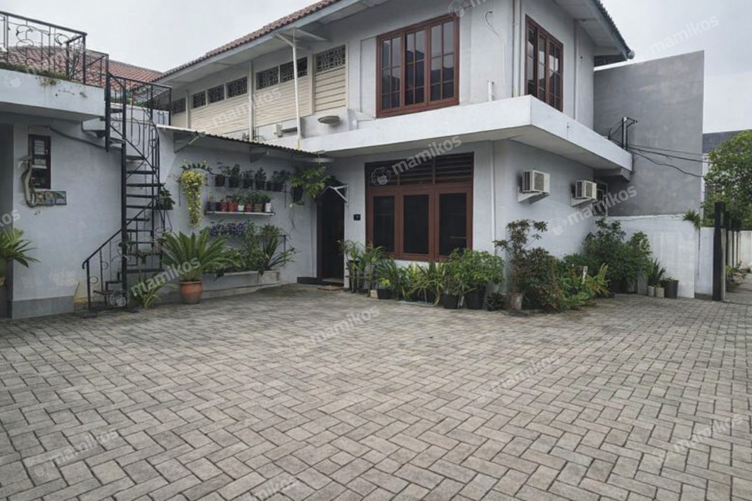 Rumah Sertifikat SHM 5 Kamar Tidur 5 Kamar Mandi Matraman Jakarta Timur