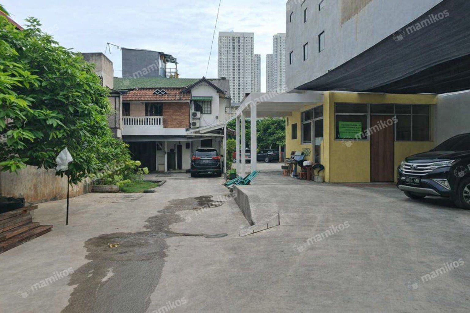 Rumah 5 Kamar Tidur 3 Kamar Mandi 2 Lantai Jembatan Besi Jakarta Barat