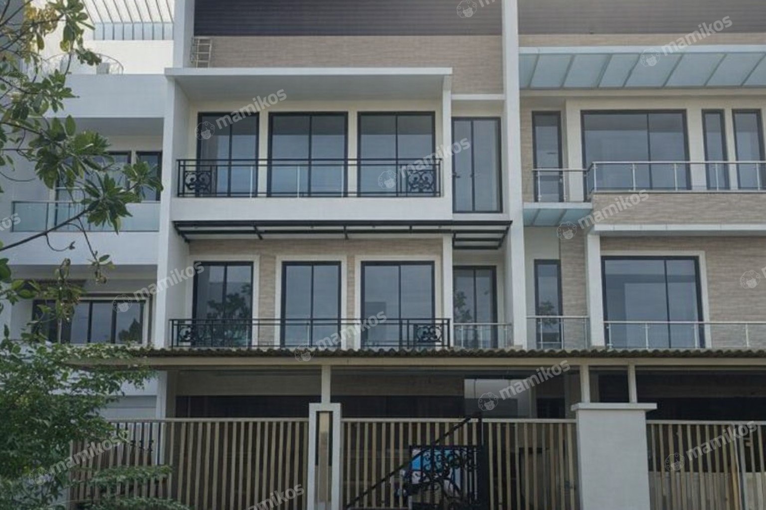 Rumah Sertifikat SHM 5 Kamar Tidur 5 Kamar Mandi Pantai Indah Kapuk Jakarta Utara