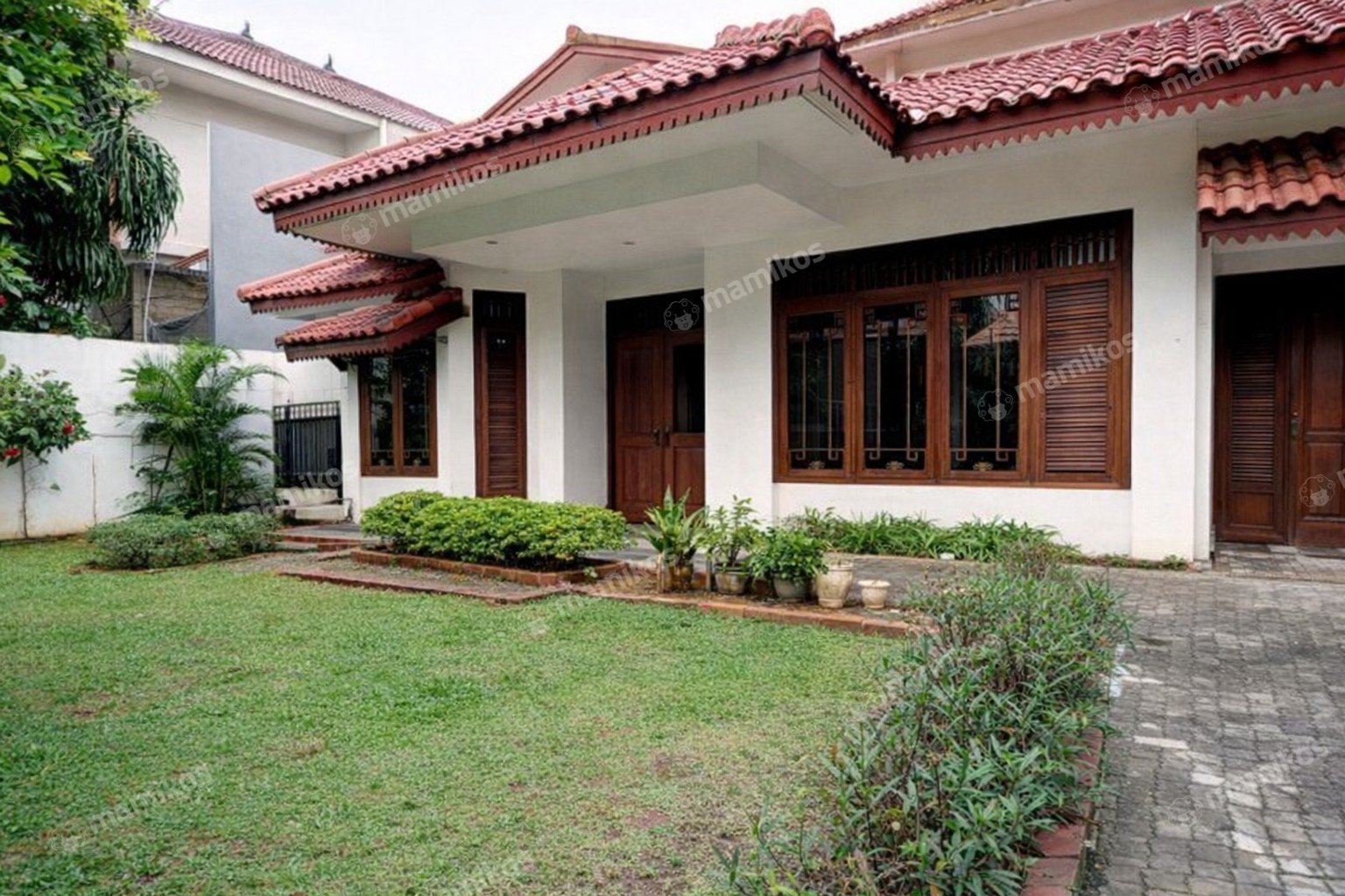 Rumah Sertifikat SHM 7 Kamar Tidur 7 Kamar Mandi Kebayoran Baru Jakarta Selatan