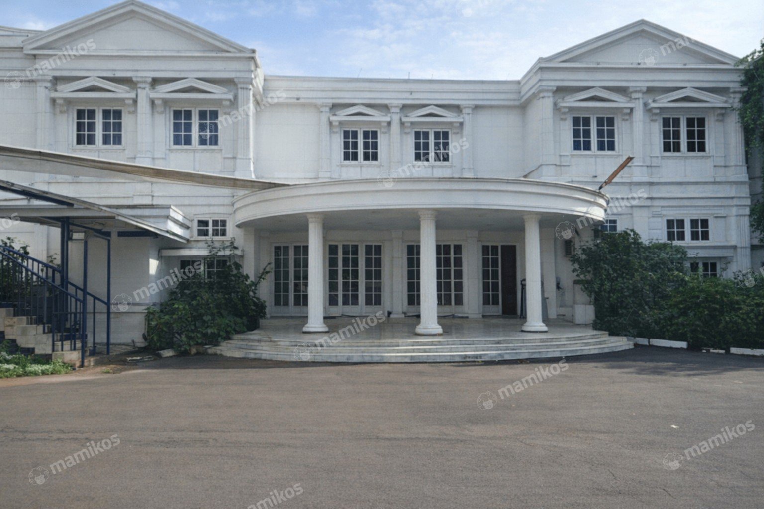 Rumah Sertifikat SHM 7 Kamar Tidur 8 Kamar Mandi Kemang Jakarta Selatan