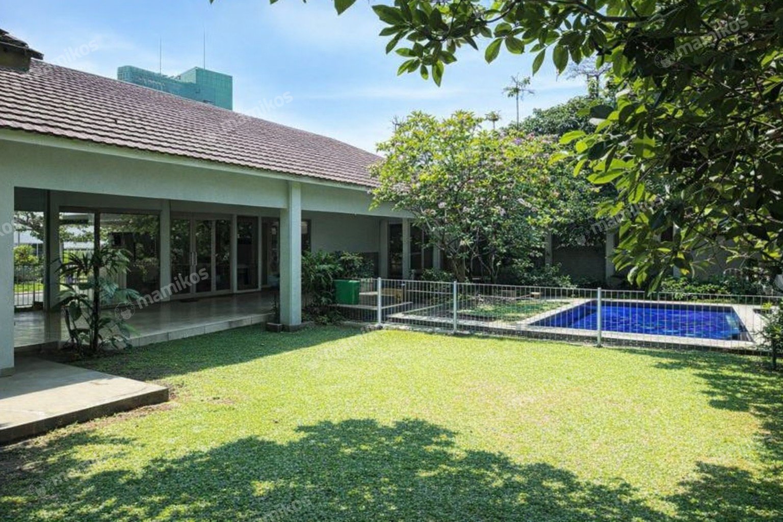 Rumah Sertifikat SHM 3 Kamar Tidur 4 Kamar Mandi Kemang Jakarta Selatan