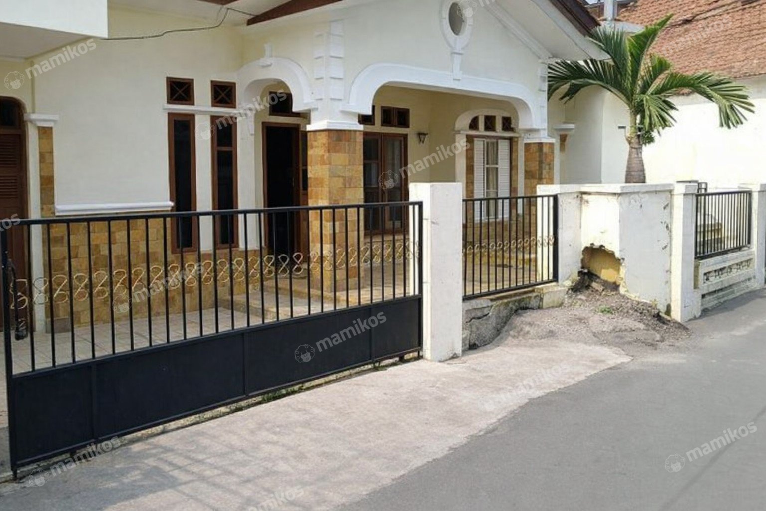 Rumah Sertifikat SHM 8 Kamar Tidur 4 Kamar Mandi Condet Jakarta Timur