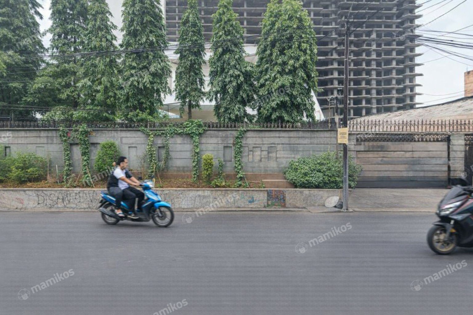 Rumah Sertifikat SHM 4 Kamar Tidur 2 Kamar Mandi Kebon Jeruk Jakarta Barat