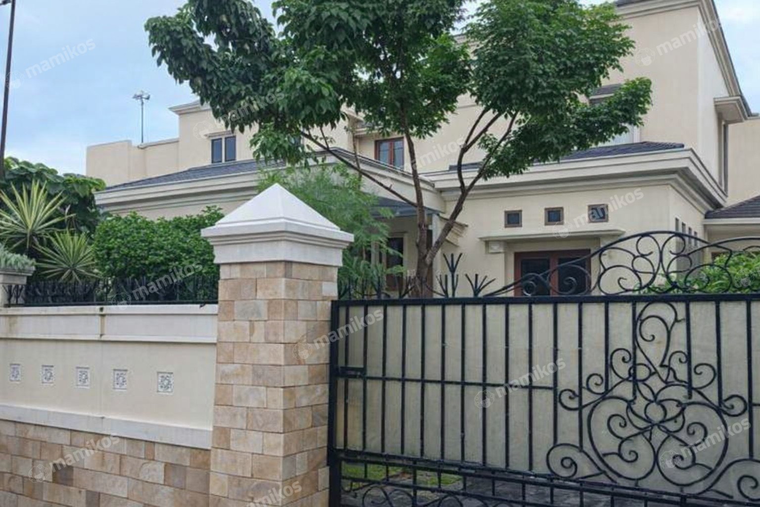 Rumah Sertifikat SHM 5 Kamar Tidur 5 Kamar Mandi Radio Dalam Jakarta Selatan