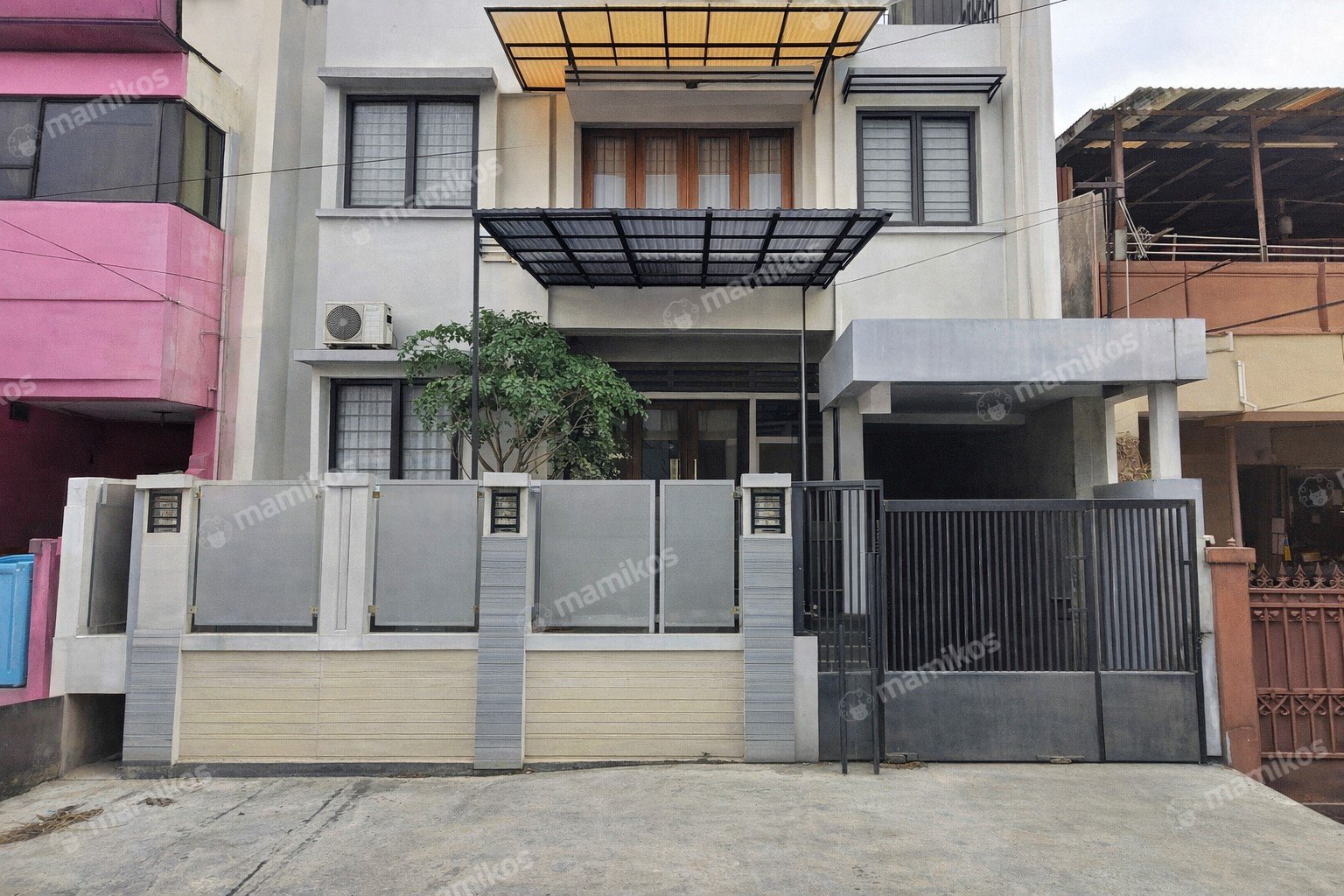 Rumah Sertifikat SHM 4 Kamar Tidur 3 Kamar Mandi Tomang Jakarta Barat