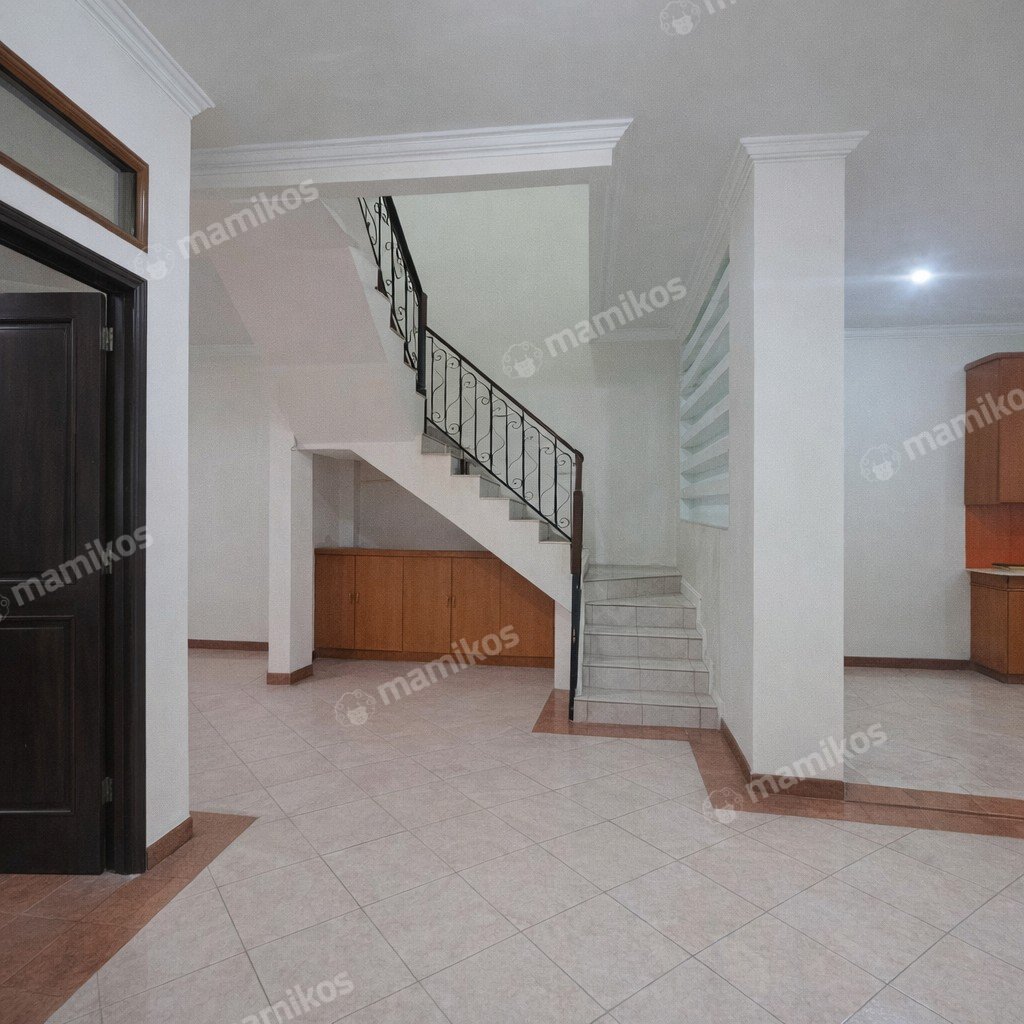 Rumah Sertifikat SHM 4 Kamar Tidur 2 Kamar Mandi Taman Surya Jakarta Barat - Photo 3