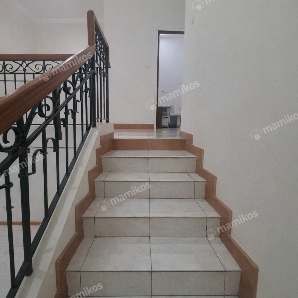 Rumah Sertifikat SHM 4 Kamar Tidur 2 Kamar Mandi Taman Surya Jakarta Barat - Photo 5
