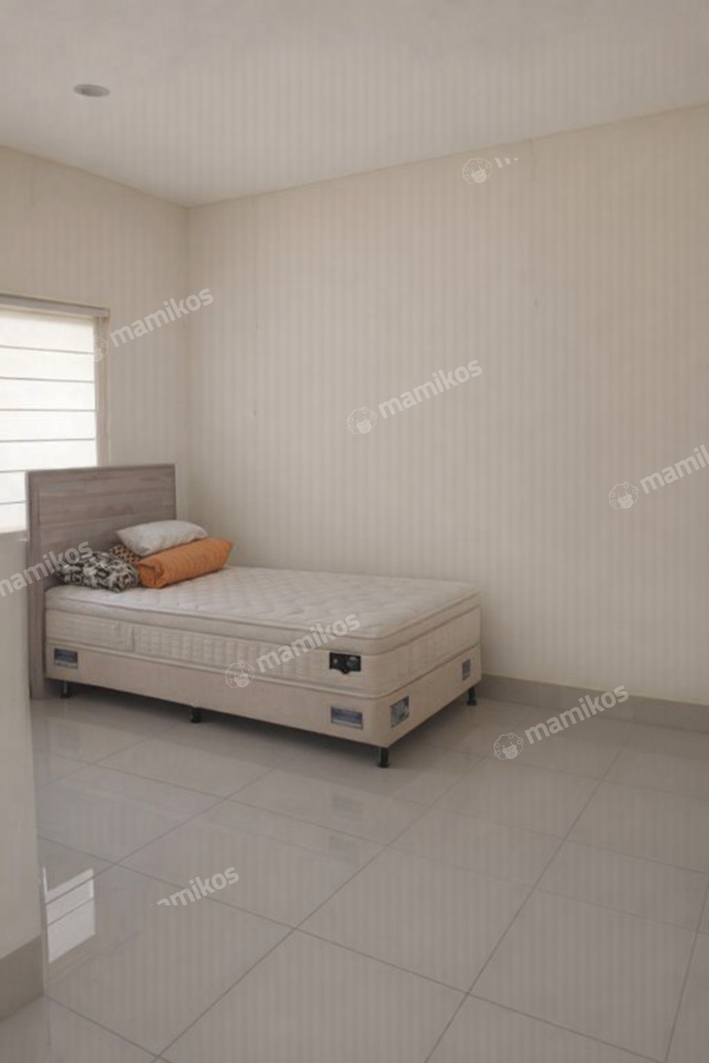 Rumah Sertifikat SHM 4 Kamar Tidur 3 Kamar Mandi Green Lake City Jakarta Barat - Photo 3