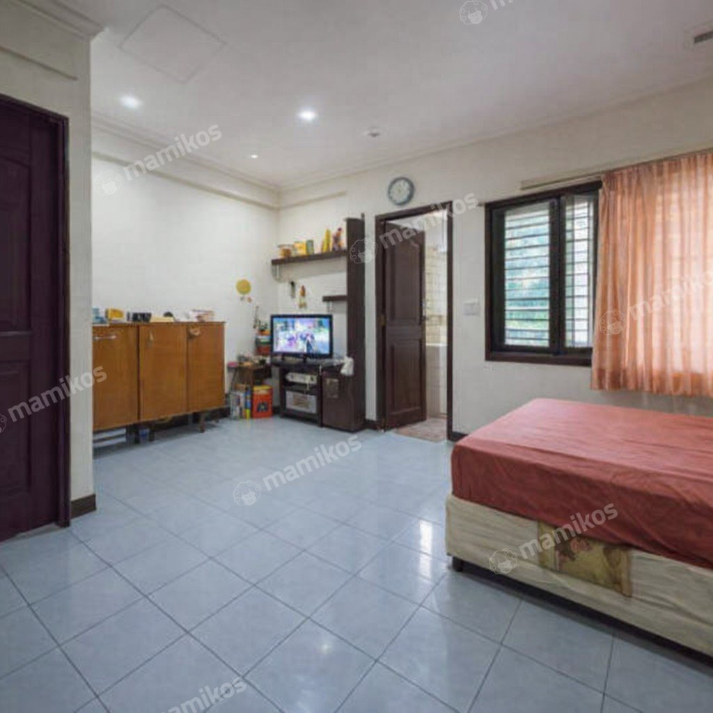 Rumah Sertifikat SHM 4 Kamar Tidur 4 Kamar Mandi Permata Buana Jakarta Barat - Photo 4