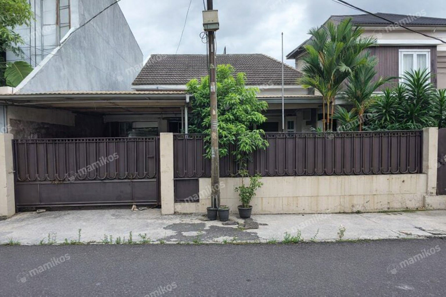 Rumah Sertifikat SHM 4 Kamar Tidur 2 Kamar Mandi Kebayoran Baru Jakarta Selatan