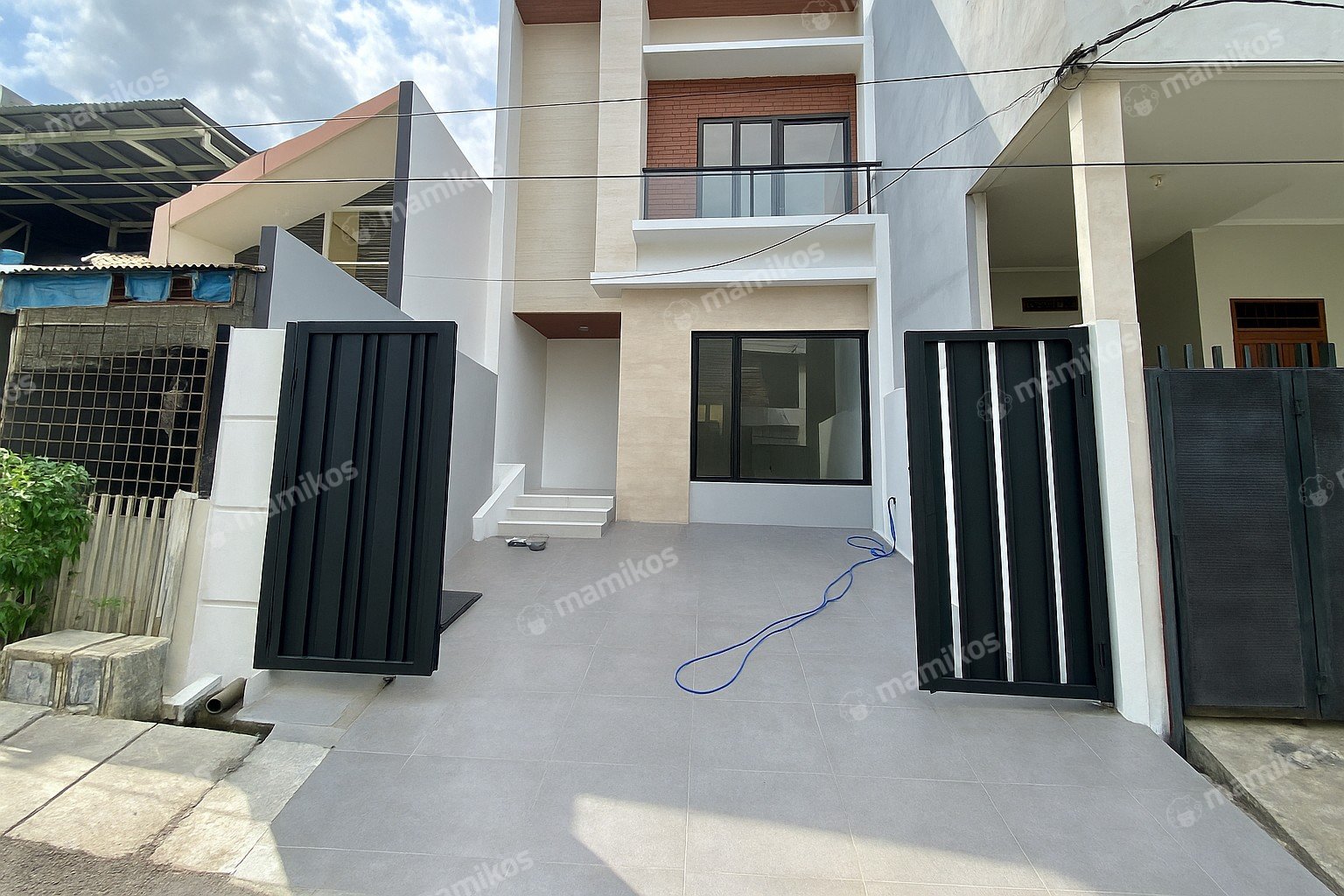 Rumah Sertifikat SHM 3 Kamar Tidur 3 Kamar Mandi Green Ville Jakarta Barat
