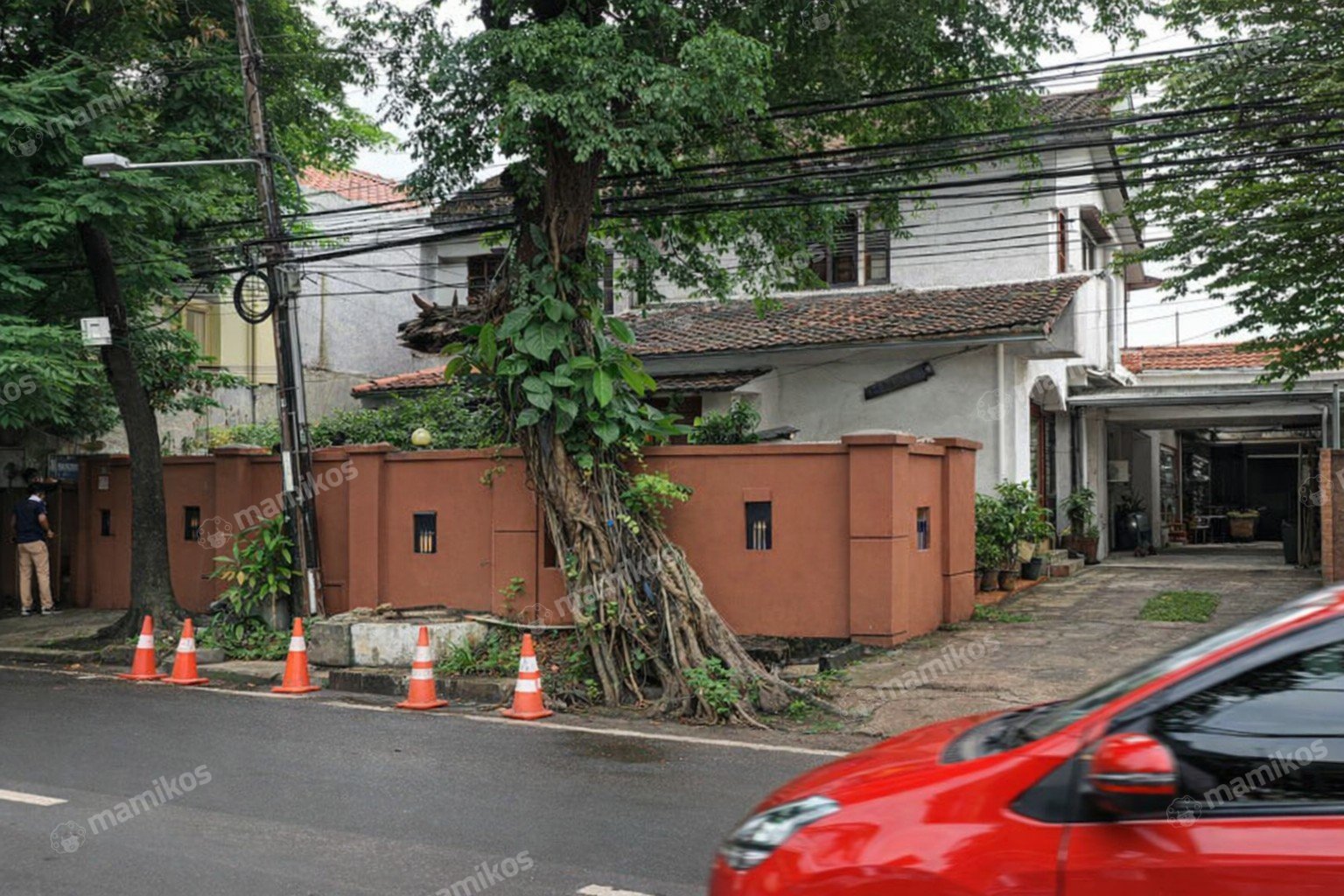 Rumah Sertifikat SHM 9 Kamar Tidur 6 Kamar Mandi Menteng Dalam Jakarta Selatan