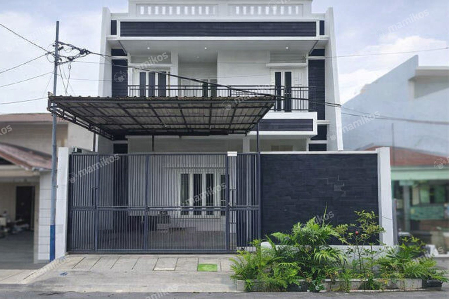 Rumah Sertifikat SHM 5 Kamar Tidur 3 Kamar Mandi Sunrise Garden Jakarta Barat