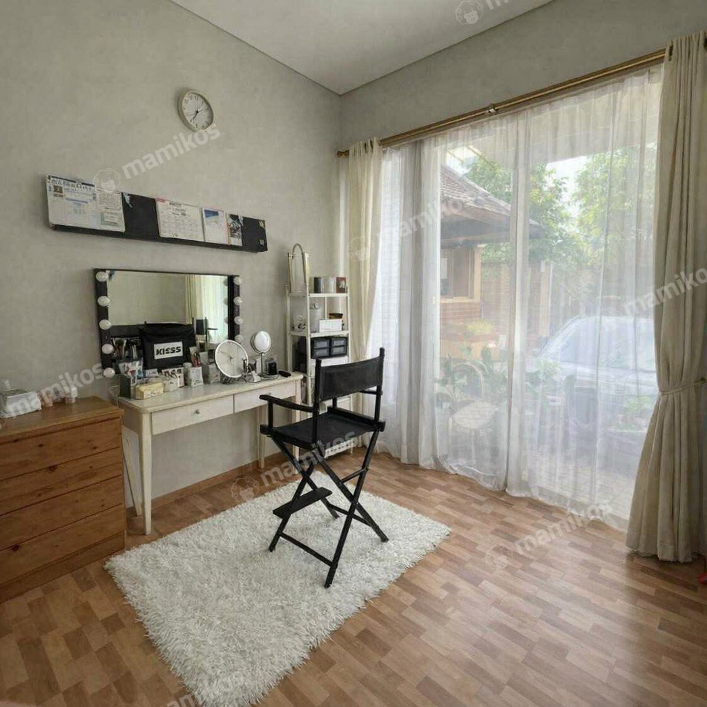 Rumah Sertifikat SHM 3 Kamar Tidur 3 Kamar Mandi Joglo Jakarta Barat - Photo 2