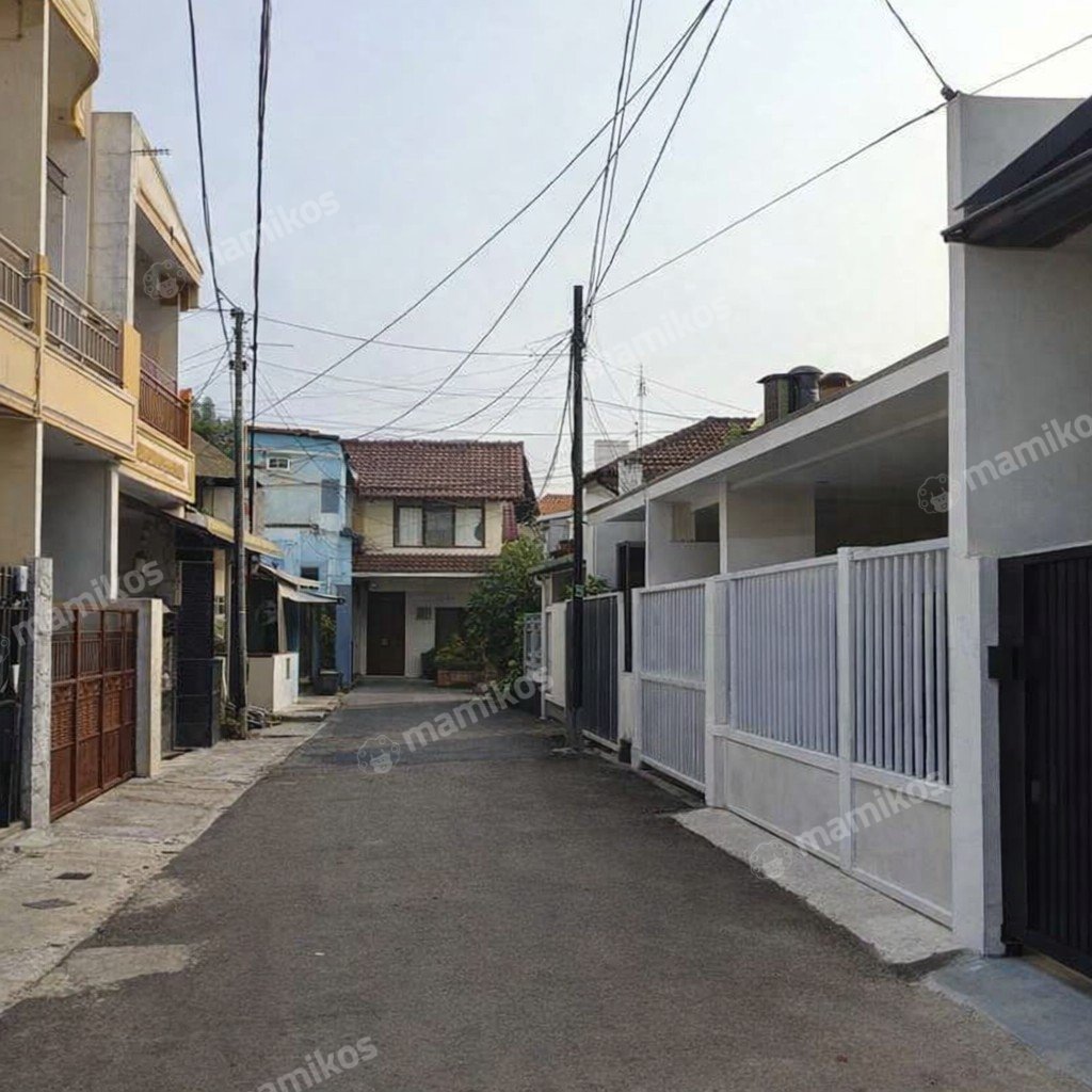 Rumah Sertifikat SHM 3 Kamar Tidur 2 Kamar Mandi Matraman Jakarta Timur - Photo 2