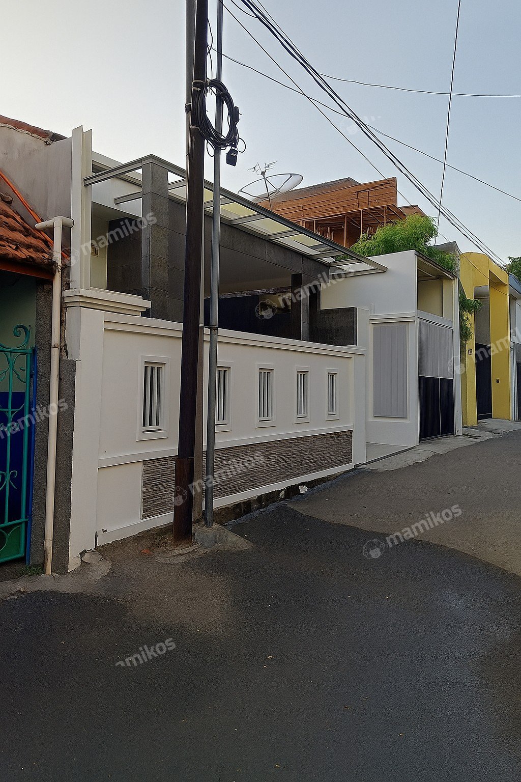 Rumah Sertifikat SHM 3 Kamar Tidur 2 Kamar Mandi Matraman Jakarta Timur - Photo 3