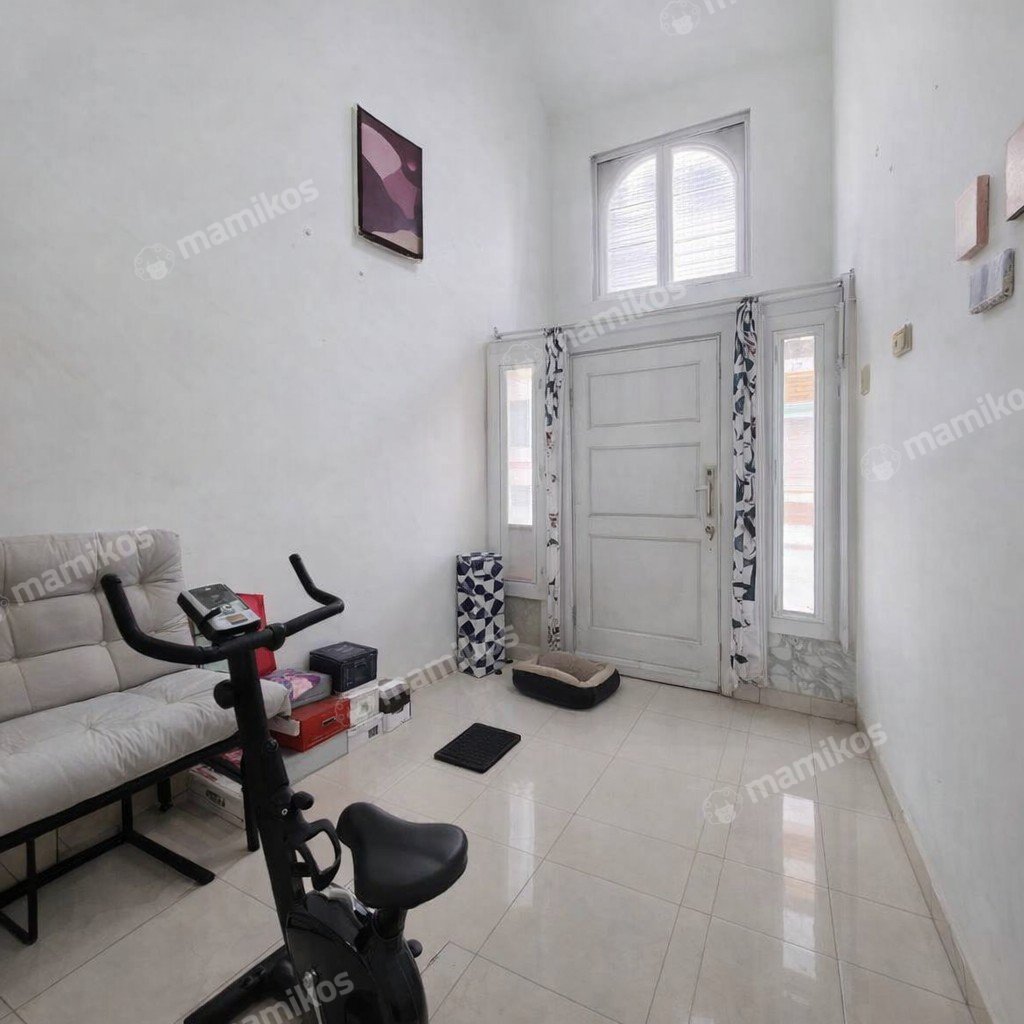 Rumah Sertifikat SHM 3 Kamar Tidur 2 Kamar Mandi Taman Ratu Jakarta Barat - Photo 2