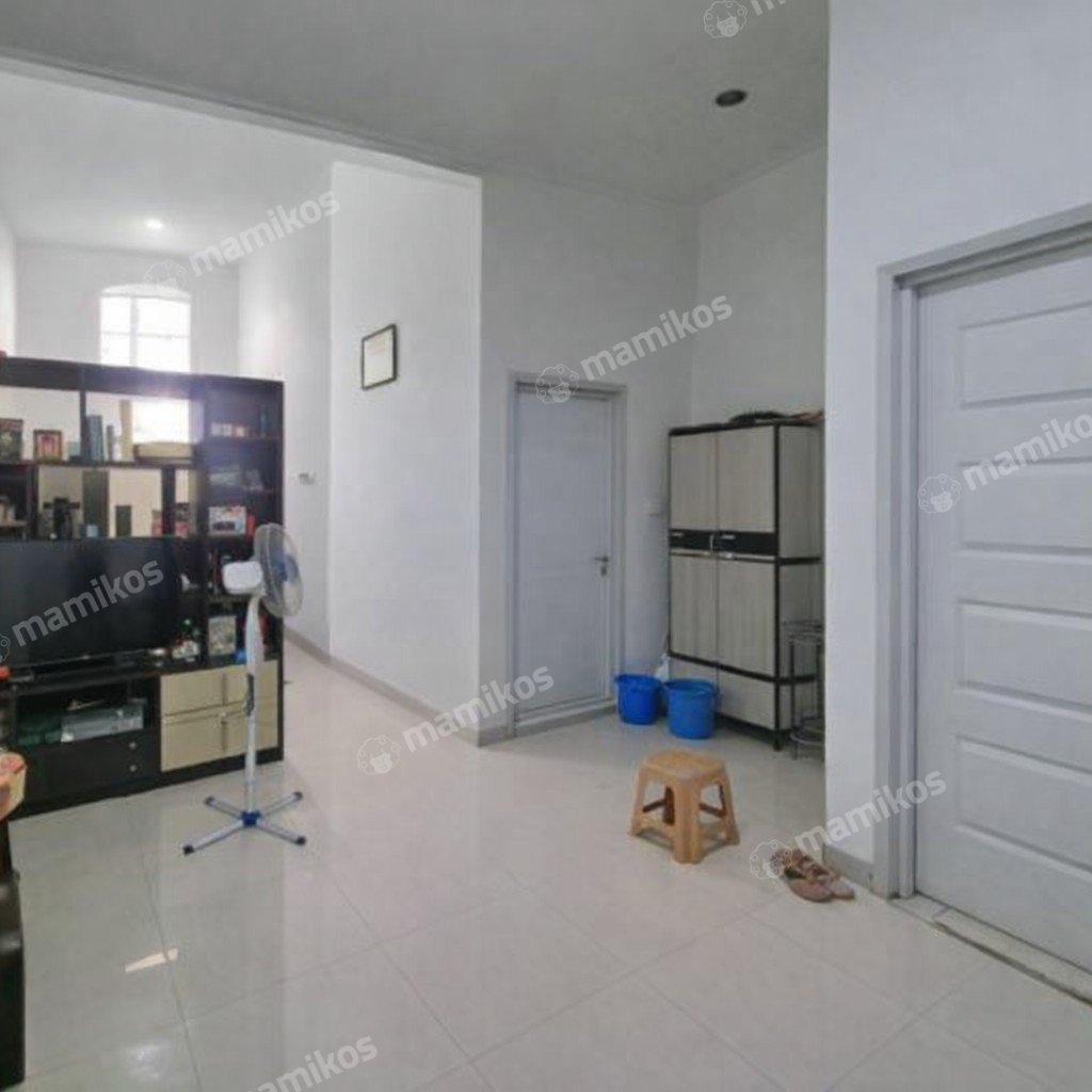 Rumah Sertifikat SHM 3 Kamar Tidur 2 Kamar Mandi Taman Ratu Jakarta Barat - Photo 3