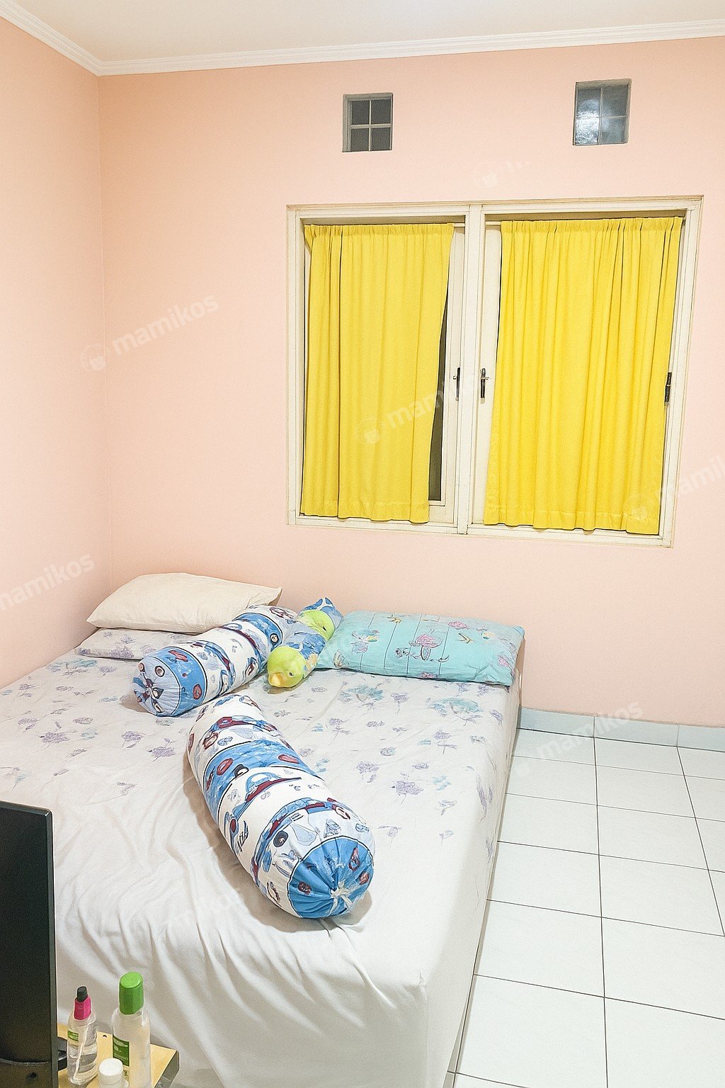 Rumah Sertifikat SHM 4 Kamar Tidur 3 Kamar Mandi Taman Surya Jakarta Barat - Photo 2
