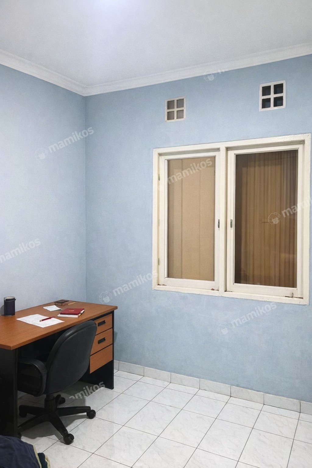 Rumah Sertifikat SHM 4 Kamar Tidur 3 Kamar Mandi Taman Surya Jakarta Barat - Photo 4