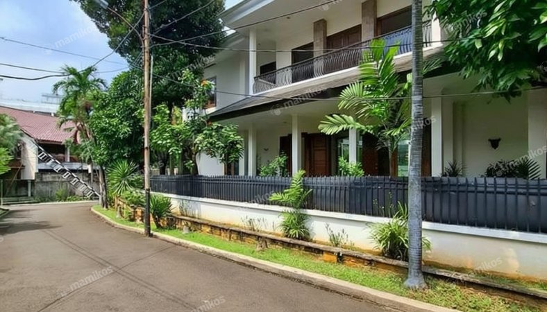 Rumah 5KT 4KM patra kuningan Jakarta Selatan