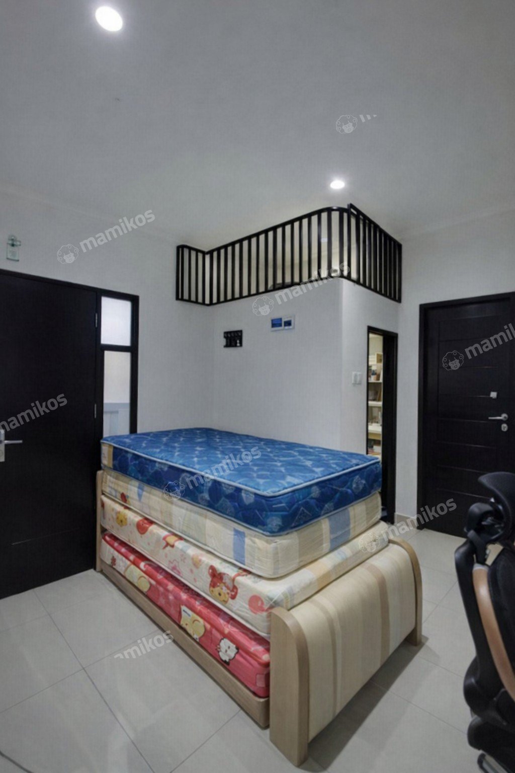Rumah Sertifikat SHM 3 Kamar Tidur 3 Kamar Mandi Taman Ratu Jakarta Barat - Photo 4