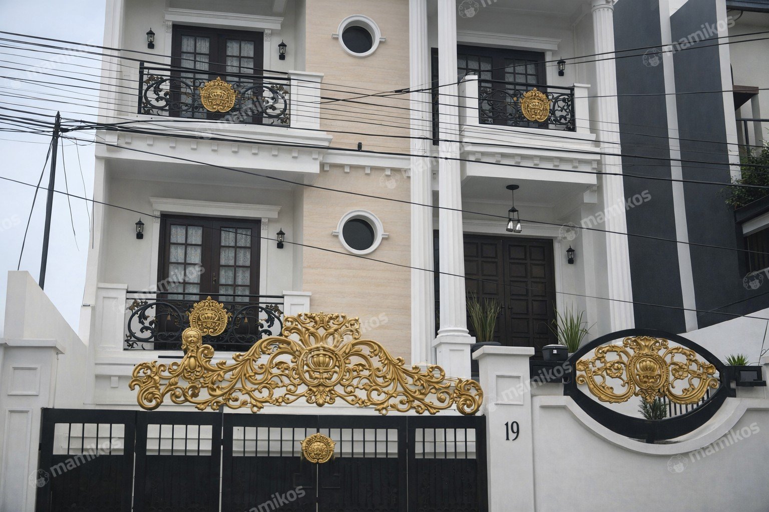 Rumah Sertifikat SHM 5 Kamar Tidur 6 Kamar Mandi Kebon Jeruk Jakarta Barat