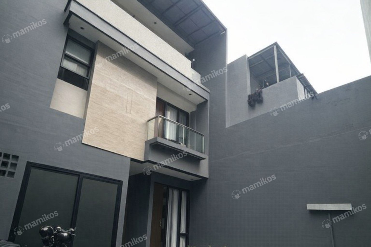 Rumah Sertifikat SHM 3 Kamar Tidur 4 Kamar Mandi Kebon Jeruk Jakarta Barat