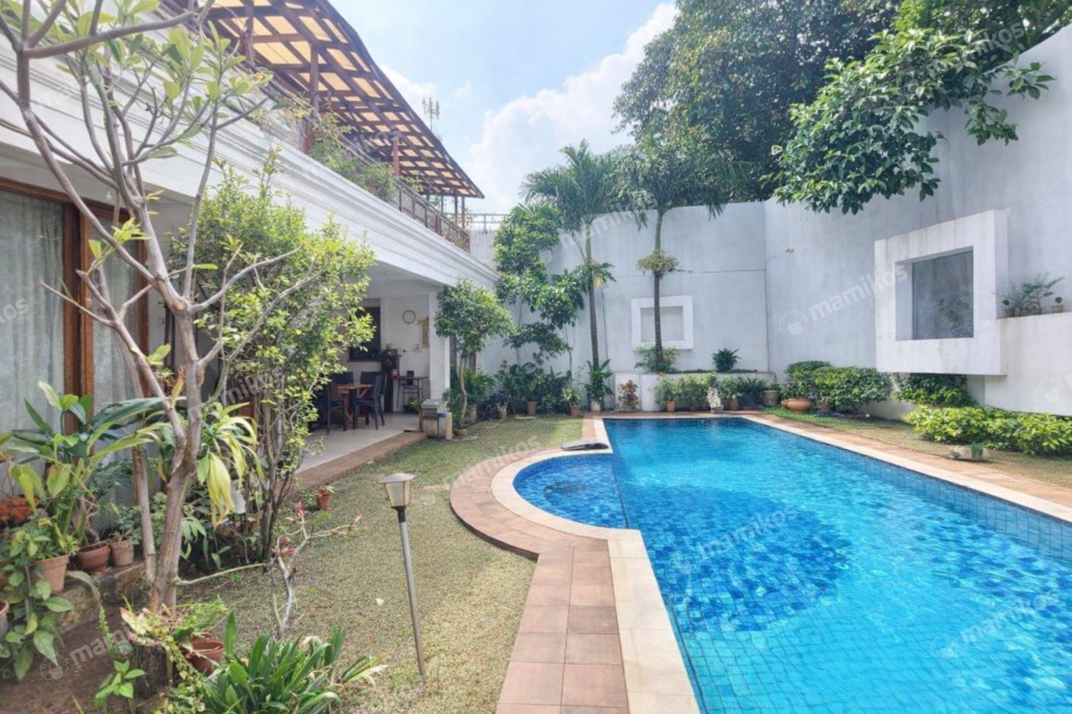 Rumah Sertifikat SHM 5 Kamar Tidur 3 Kamar Mandi Radio Dalam Jakarta Selatan