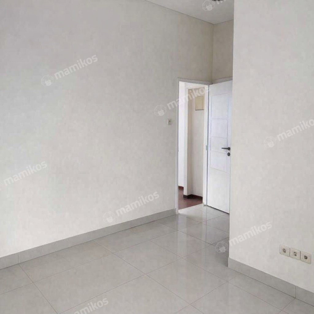 Rumah Sertifikat SHM 3 Kamar Tidur 3 Kamar Mandi Green Lake City Jakarta Barat - Photo 4