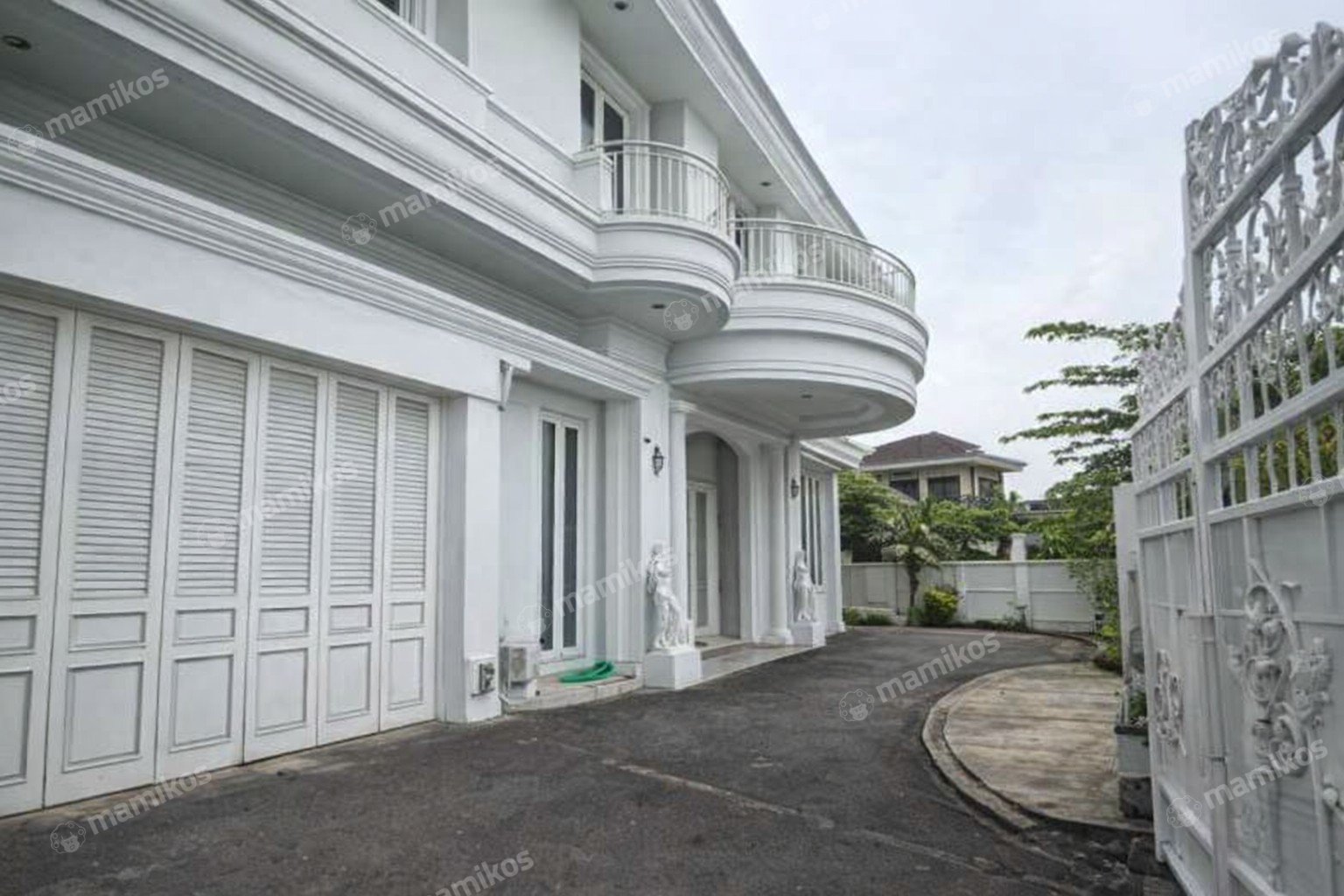 Rumah Sertifikat SHM 4 Kamar Tidur 4 Kamar Mandi Intercon Jakarta Barat - Photo 3
